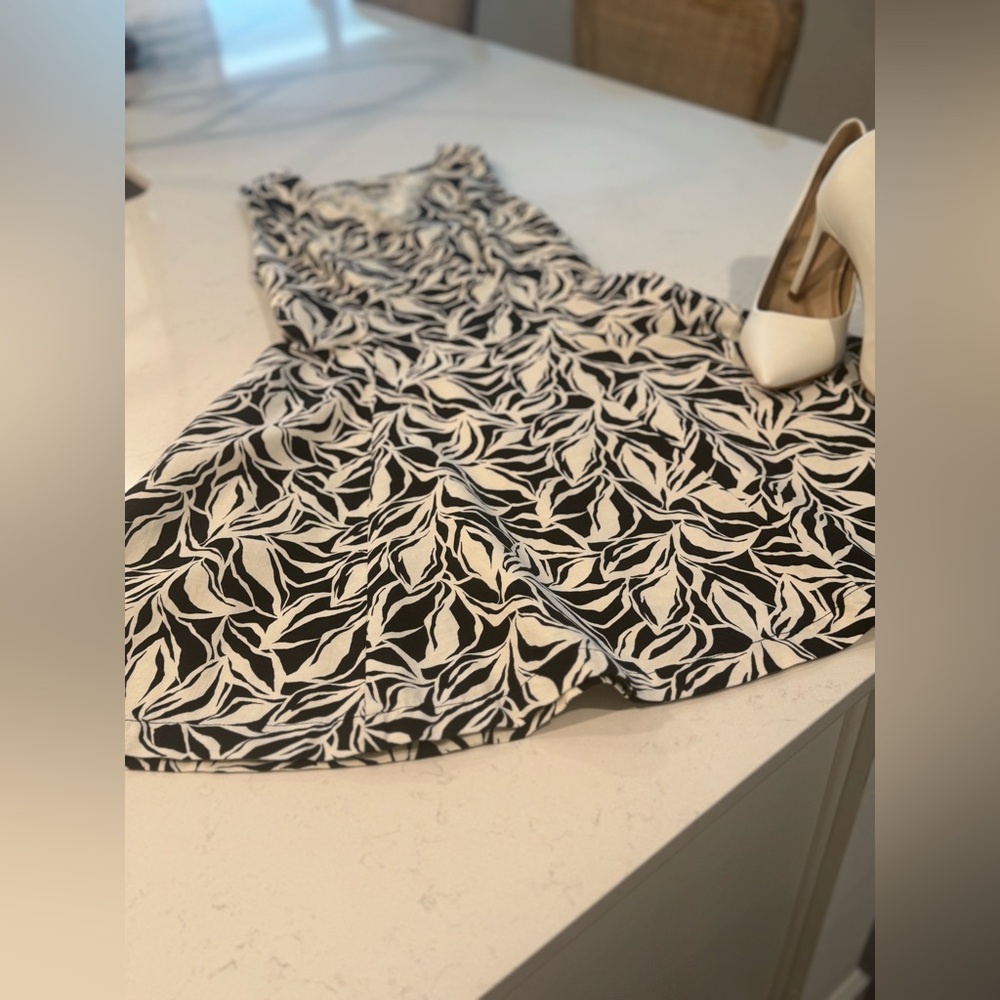 a New Day Leaf Pattern Dress, with pockets - Picture 8 of 11